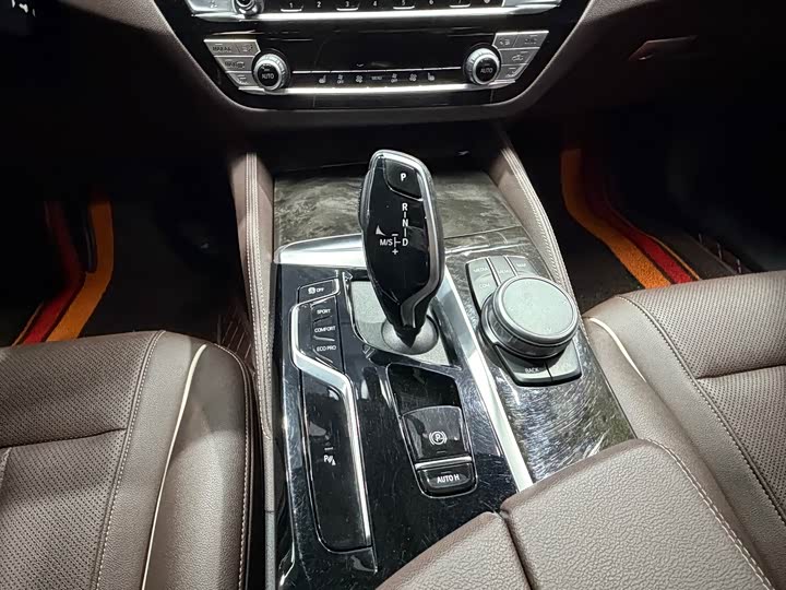 Фото 14 - BMW 5 Series