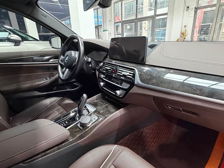 Фото 17 - BMW 5 Series