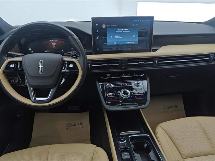 Фото 11 - Lincoln Corsair