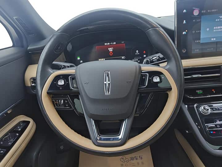 Фото 14 - Lincoln Corsair