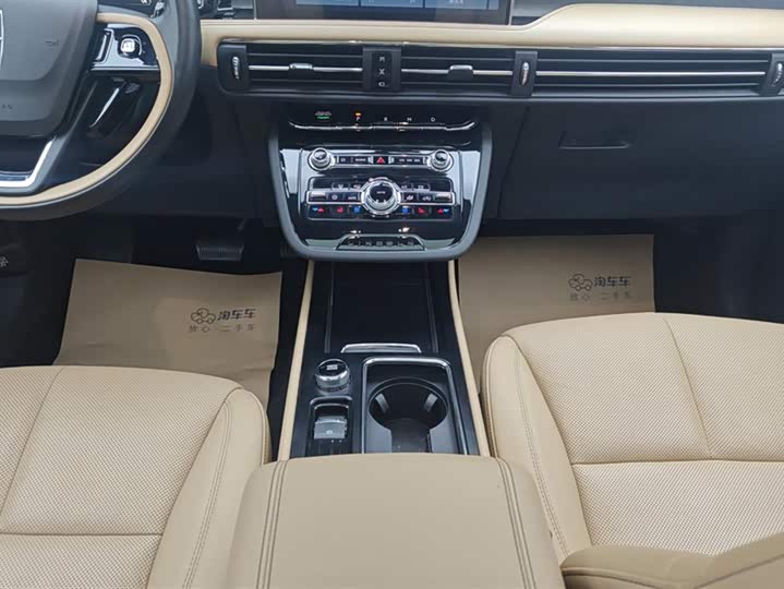 Фото 15 - Lincoln Corsair