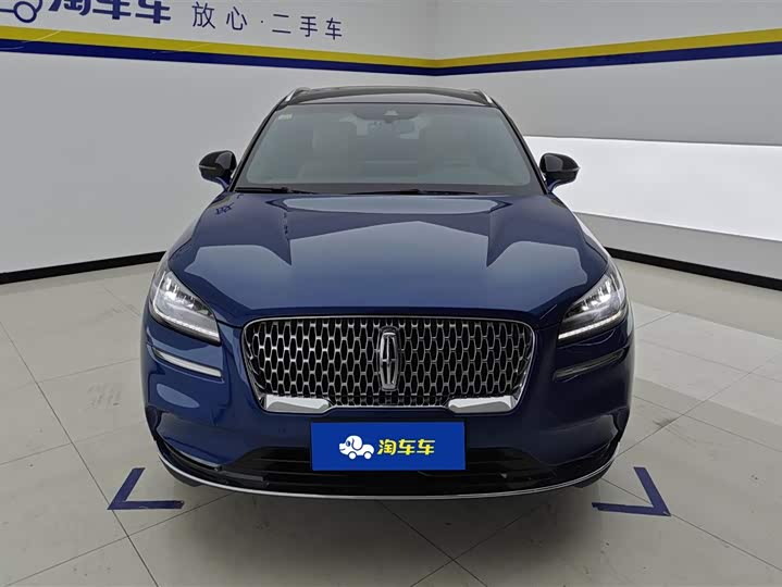 Фото 2 - Lincoln Corsair