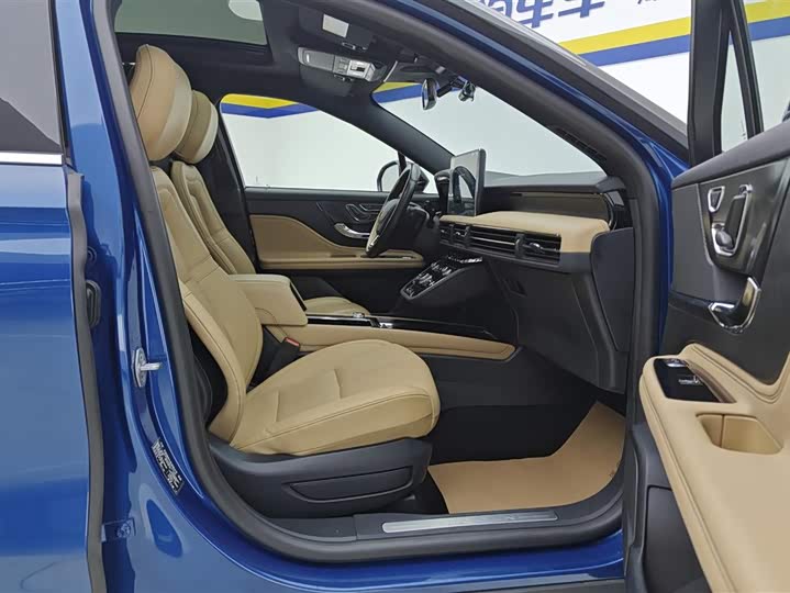 Фото 8 - Lincoln Corsair