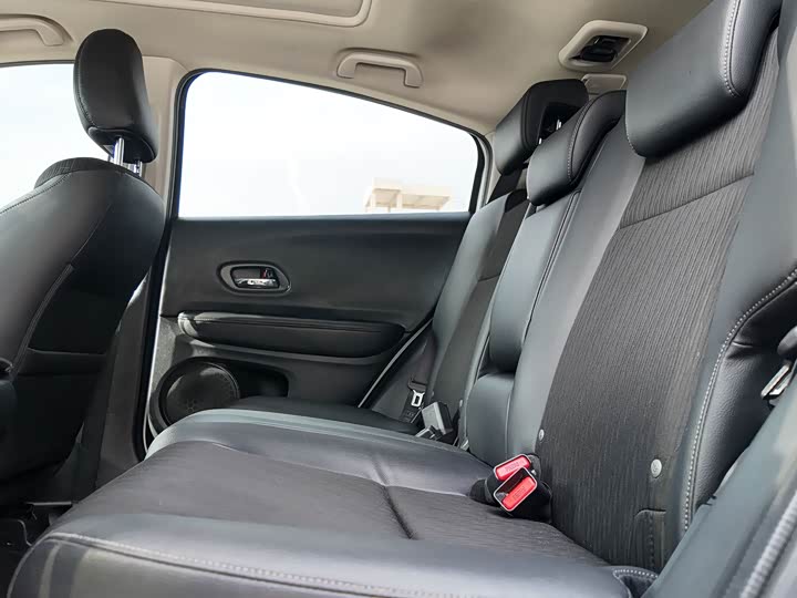 Фото 8 - Honda Vezel