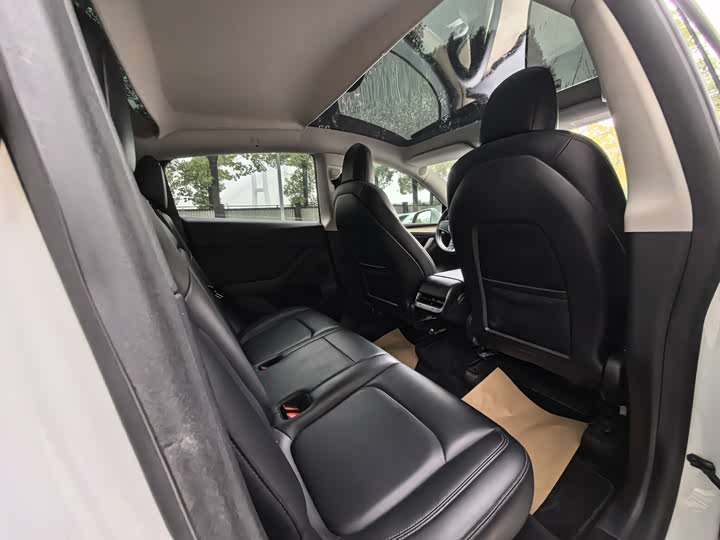 Фото 6 - Tesla Model Y