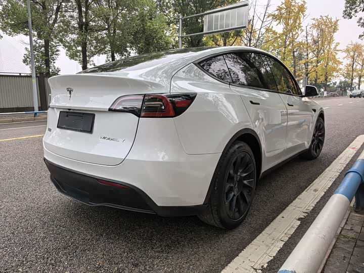 Фото 9 - Tesla Model Y