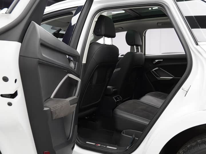 Фото 16 - Audi Q3