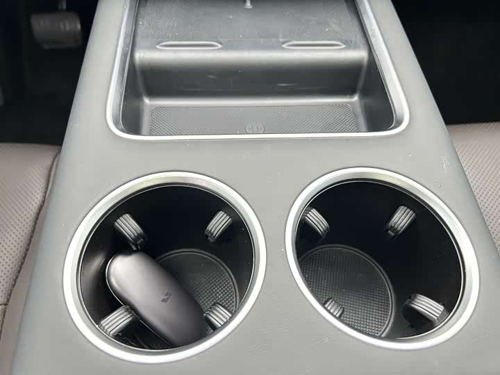 Фото 10 - LiXiang L8