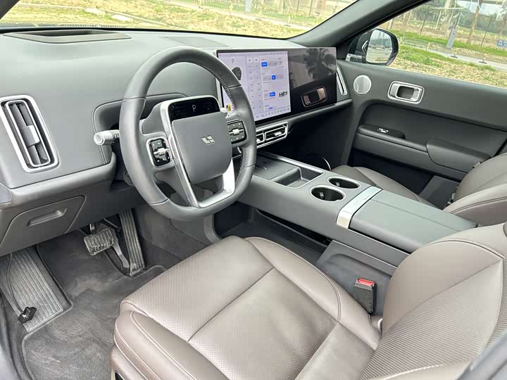 Фото 13 - LiXiang L8