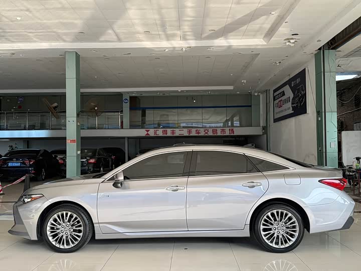 Фото 12 - Toyota Avalon