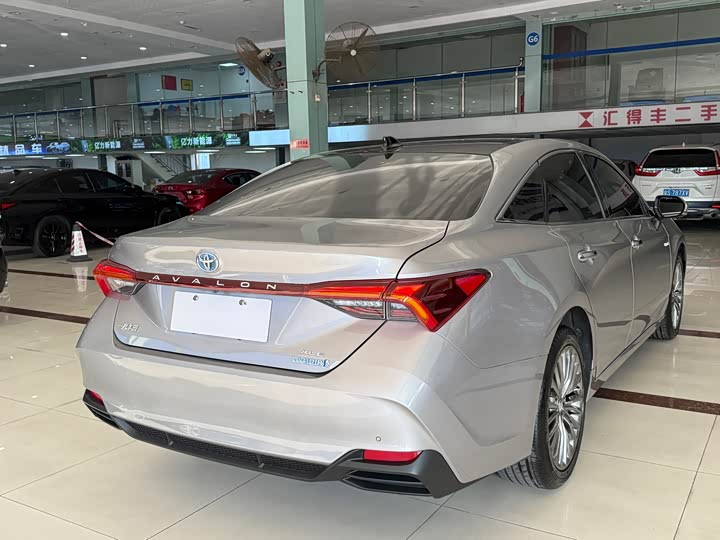 Фото 14 - Toyota Avalon