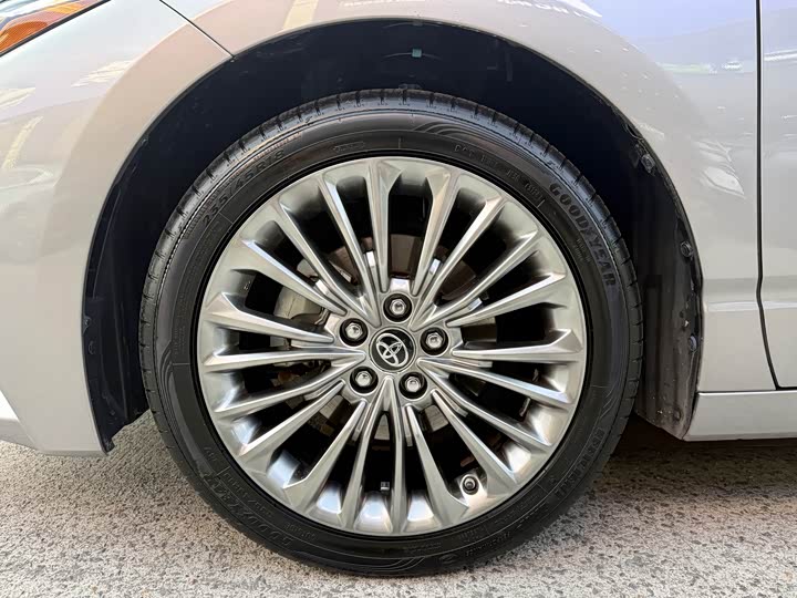 Фото 18 - Toyota Avalon