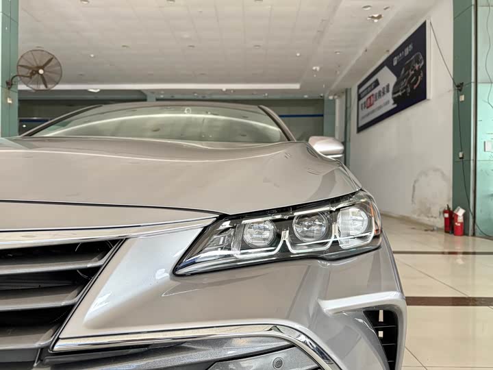 Фото 5 - Toyota Avalon