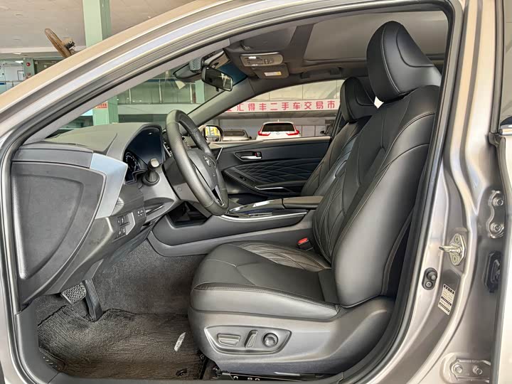 Фото 7 - Toyota Avalon