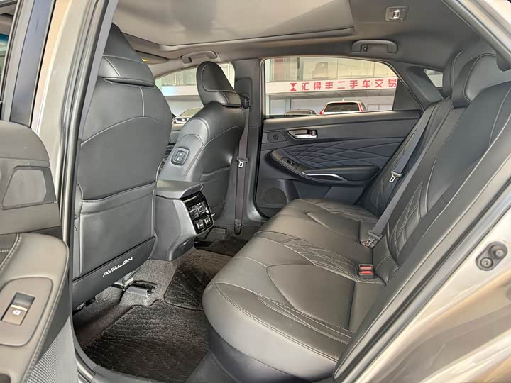 Фото 8 - Toyota Avalon