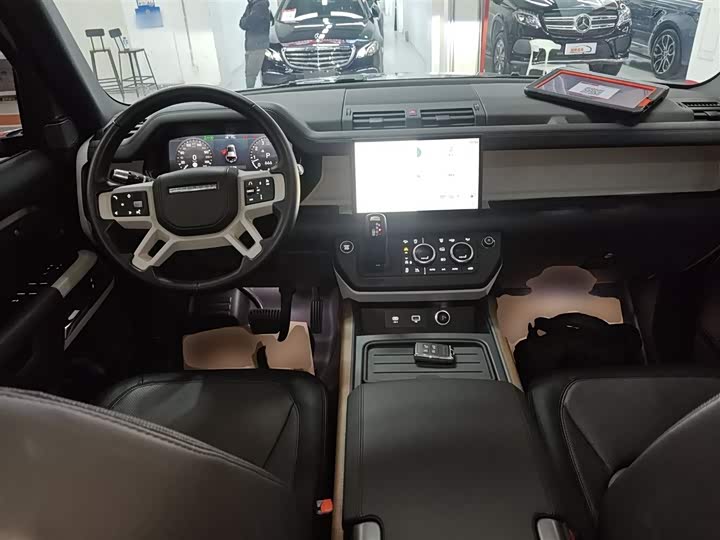 Фото 10 - Land Rover Defender