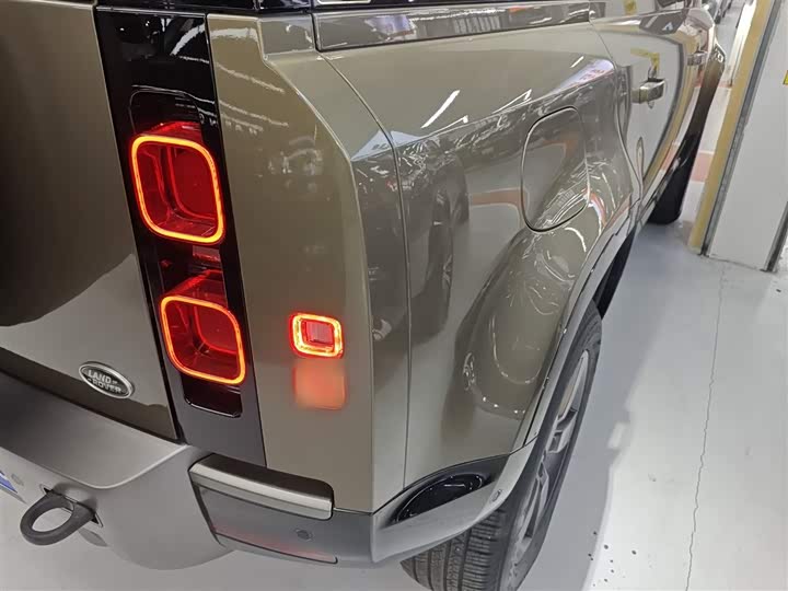 Фото 8 - Land Rover Defender