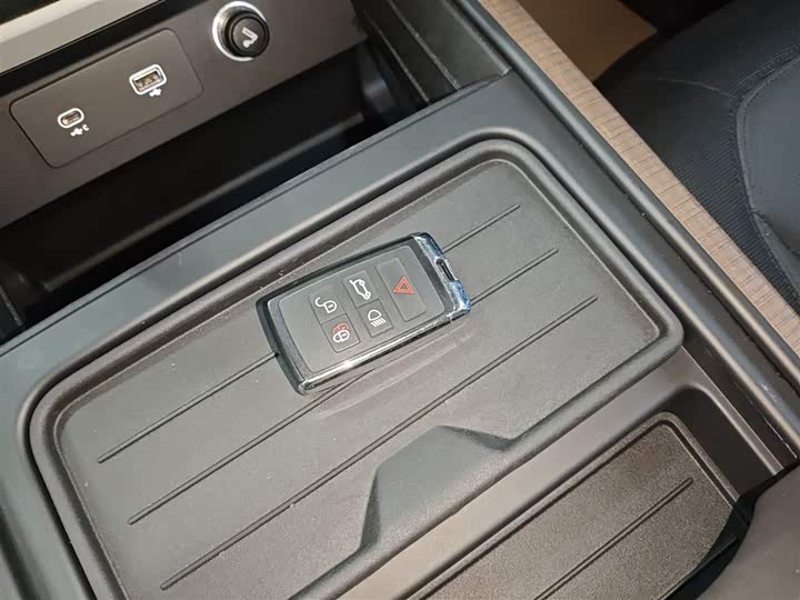 Фото 9 - Land Rover Defender