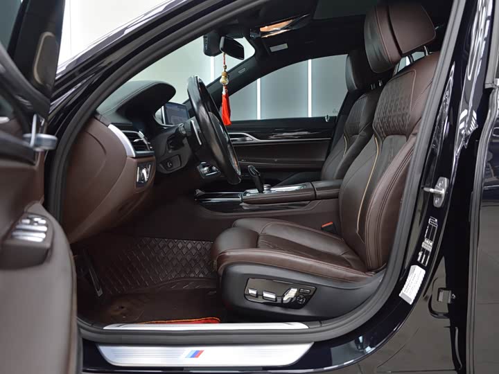 Фото 11 - BMW 7 Series