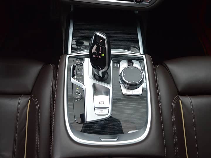 Фото 12 - BMW 7 Series