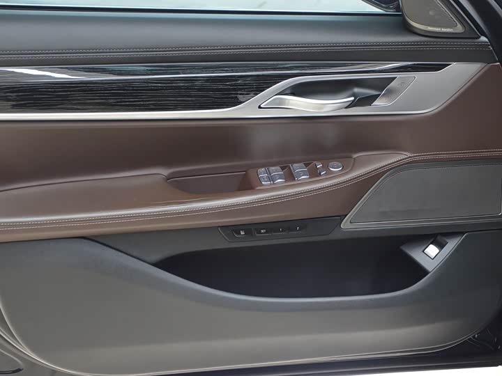 Фото 5 - BMW 7 Series