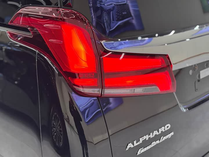 Фото 15 - Toyota Alphard