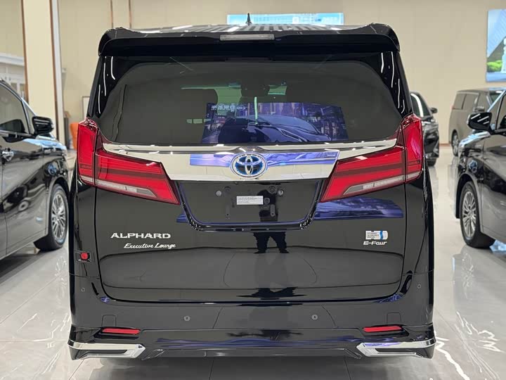 Фото 18 - Toyota Alphard