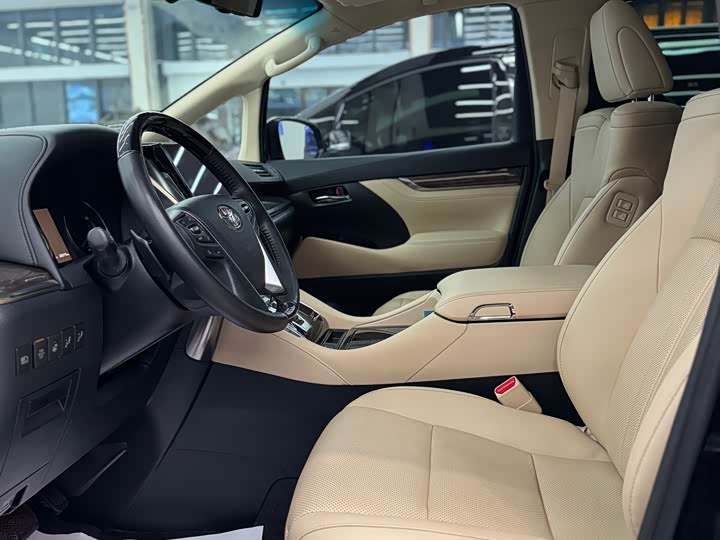 Фото 4 - Toyota Alphard