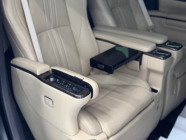 Фото 9 - Toyota Alphard