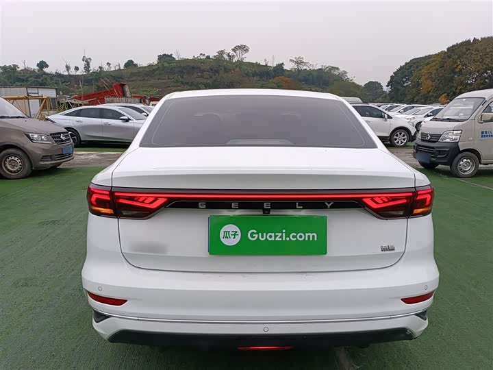 Фото 6 - Geely Emgrand