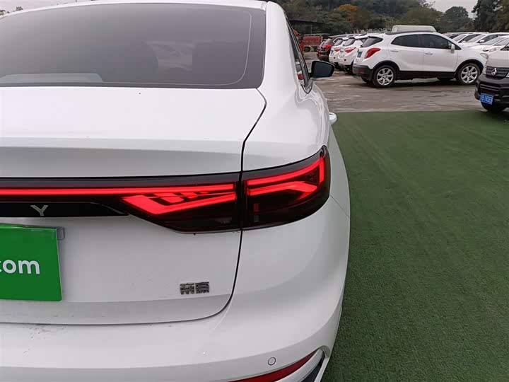 Фото 8 - Geely Emgrand