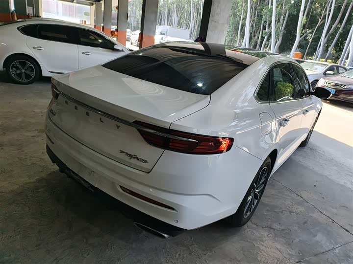 Фото 7 - Geely Preface