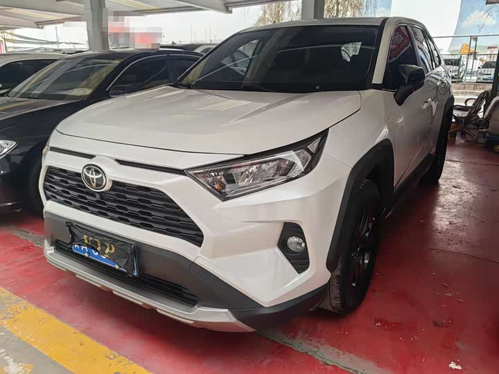 Фото 1 - Toyota RAV4