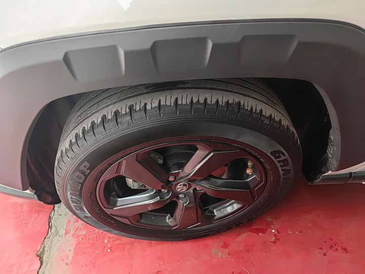 Фото 14 - Toyota RAV4