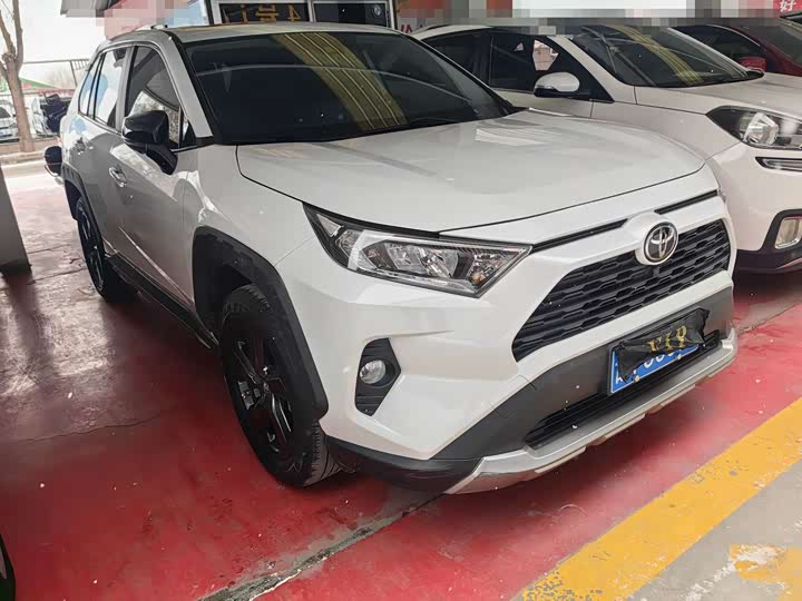 Фото 2 - Toyota RAV4