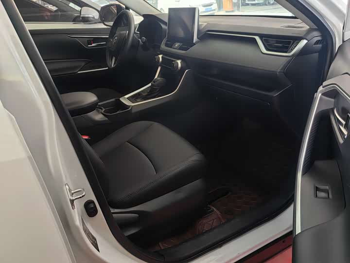 Фото 3 - Toyota RAV4