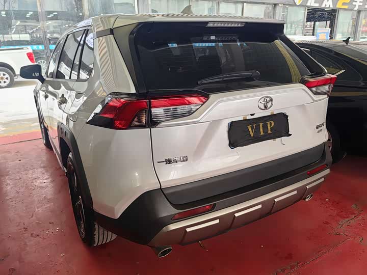 Фото 5 - Toyota RAV4