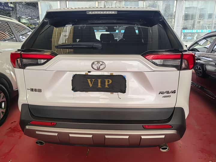 Фото 6 - Toyota RAV4