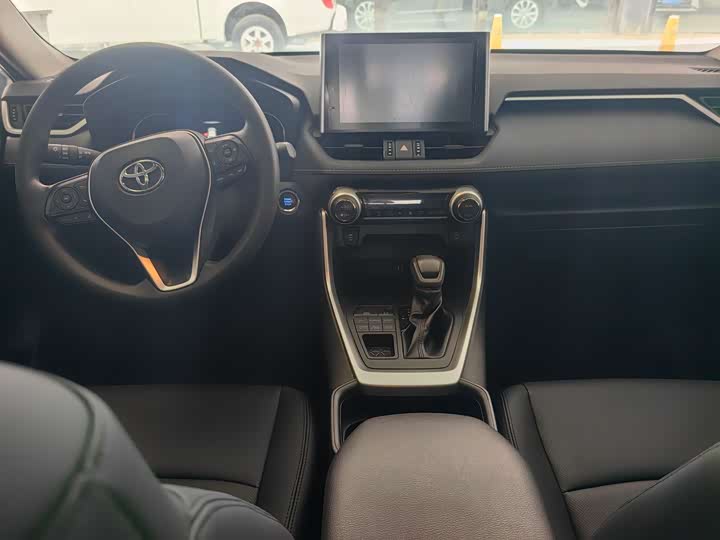 Фото 7 - Toyota RAV4