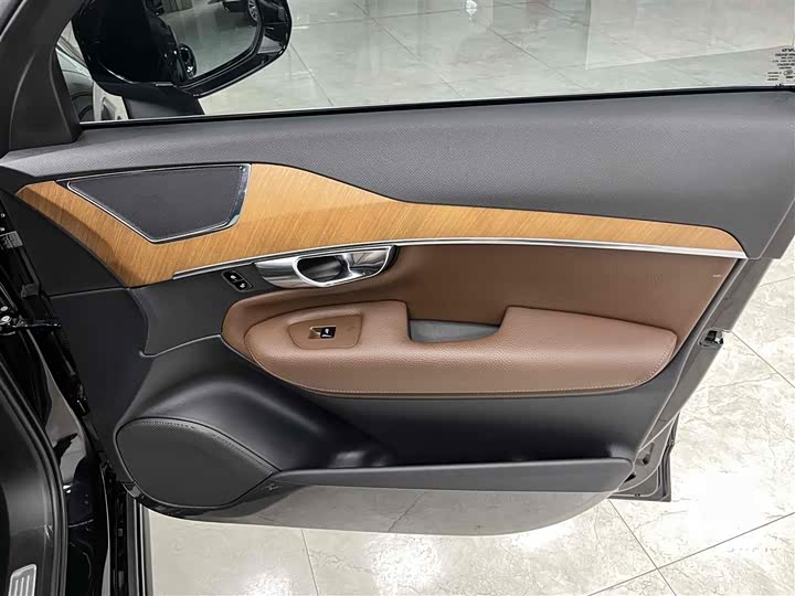 Фото 13 - Volvo XC90