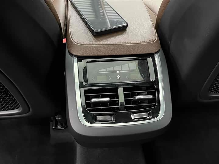 Фото 16 - Volvo XC90