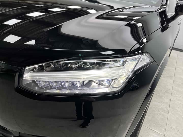 Фото 20 - Volvo XC90