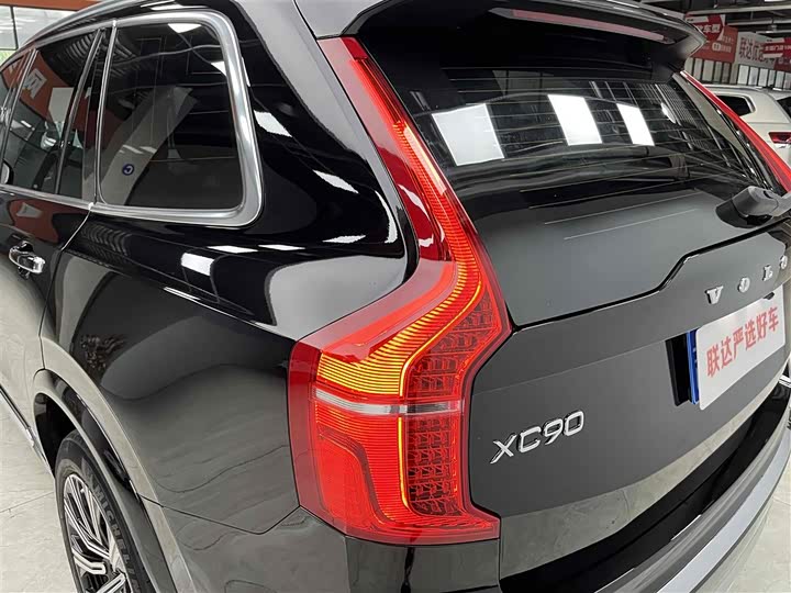 Фото 21 - Volvo XC90