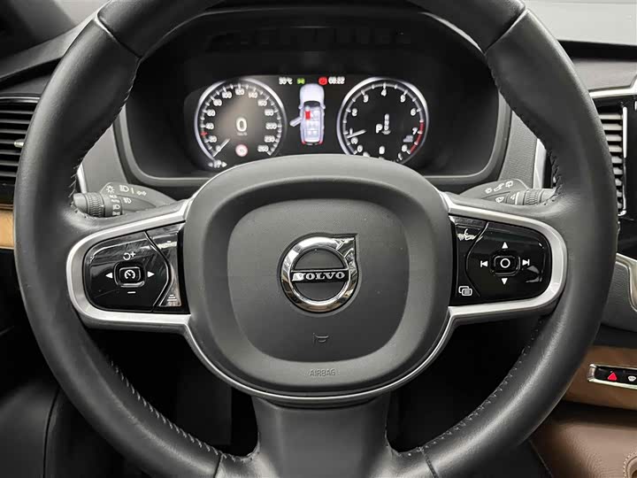 Фото 4 - Volvo XC90