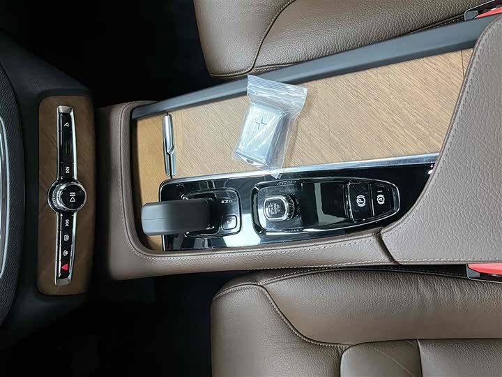 Фото 6 - Volvo XC90