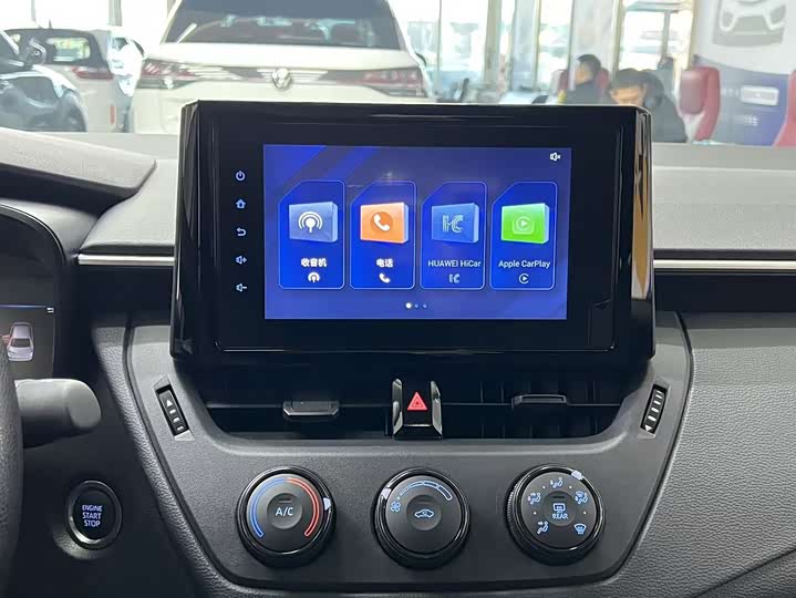 Фото 10 - Toyota Corolla