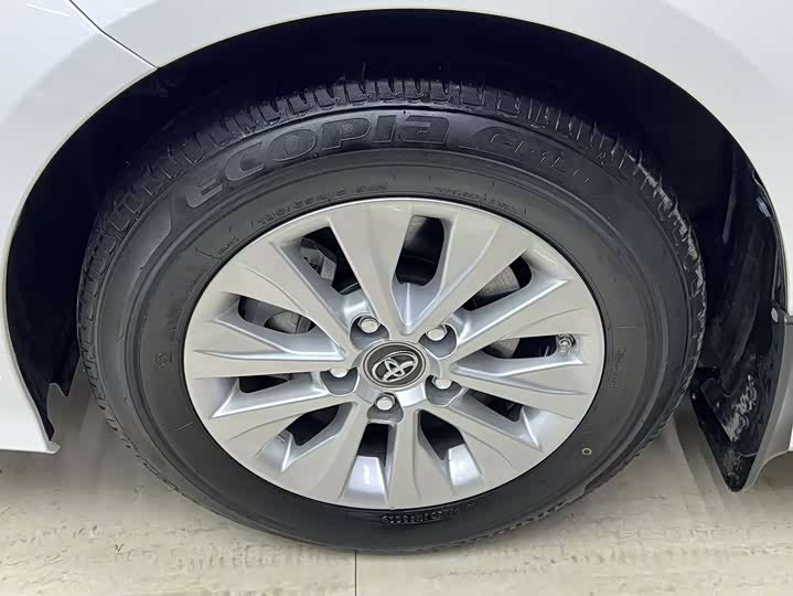 Фото 17 - Toyota Corolla