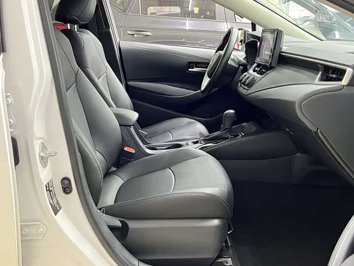 Фото 19 - Toyota Corolla