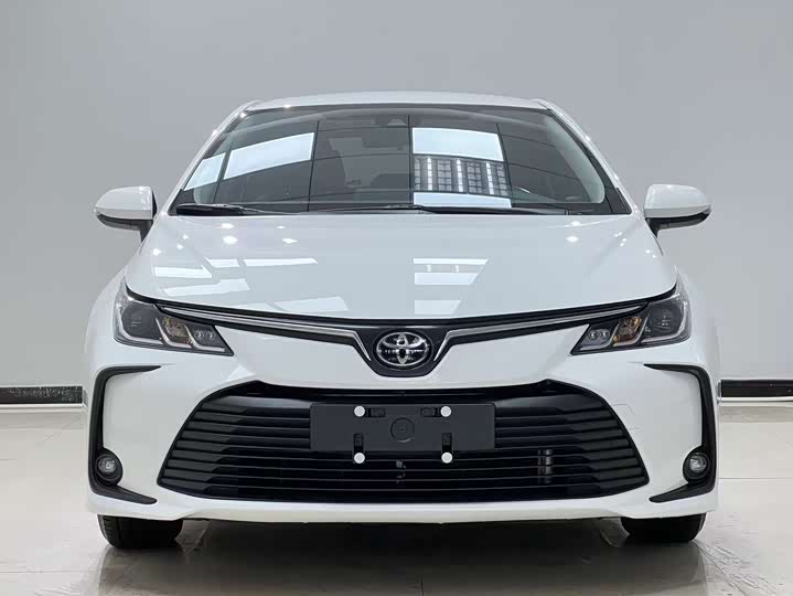 Фото 2 - Toyota Corolla