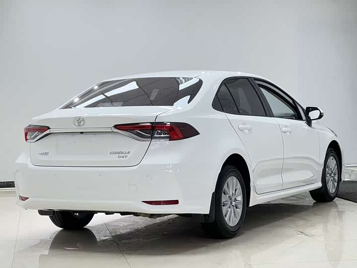 Фото 5 - Toyota Corolla